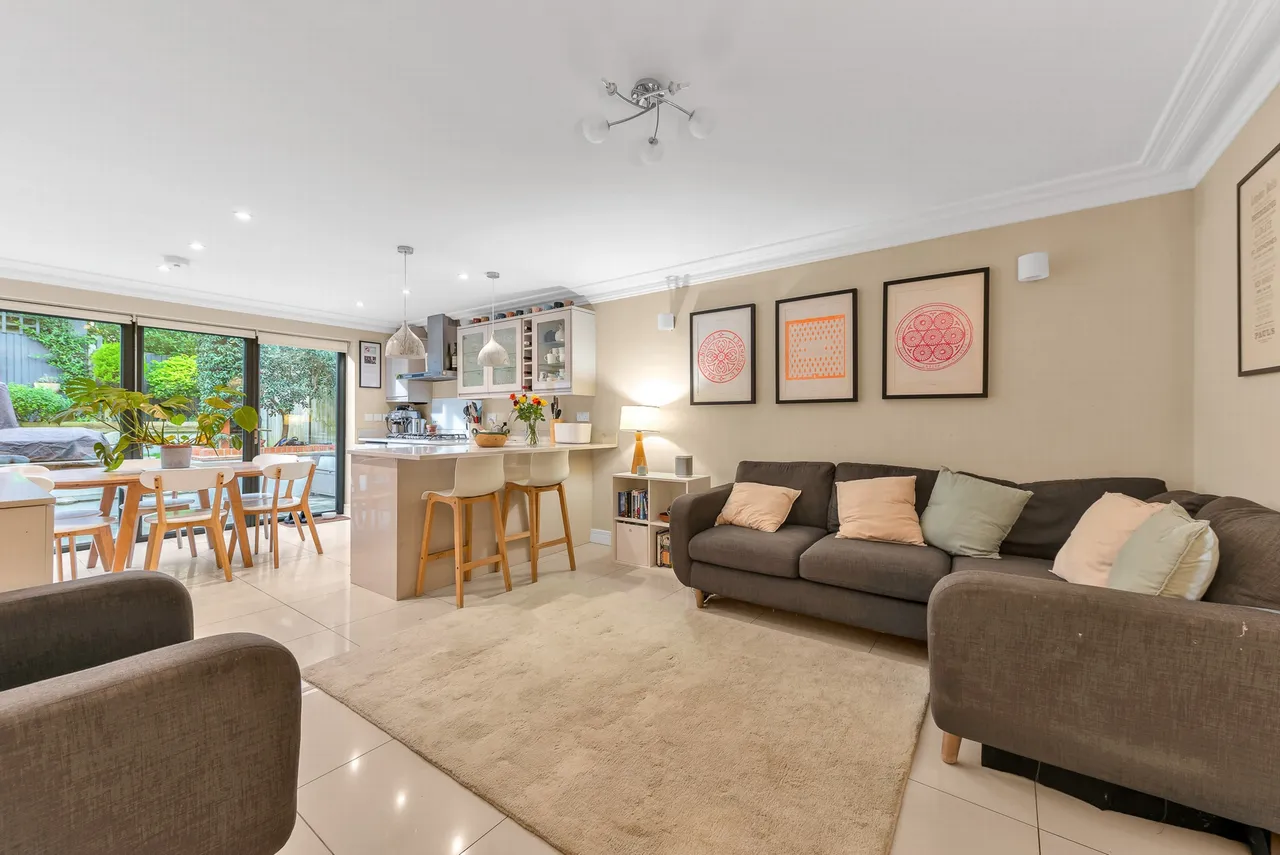 Lordship Lane, East Dulwich, SE22 8LZ, photo 2