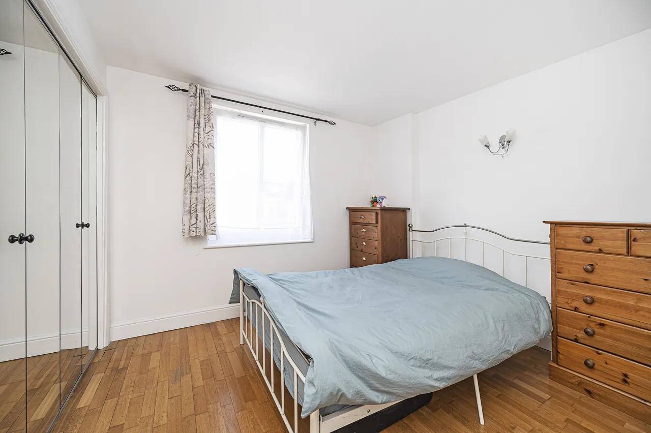 Flat 417 Cornell Building, 1 Coke Street, London, photo 4