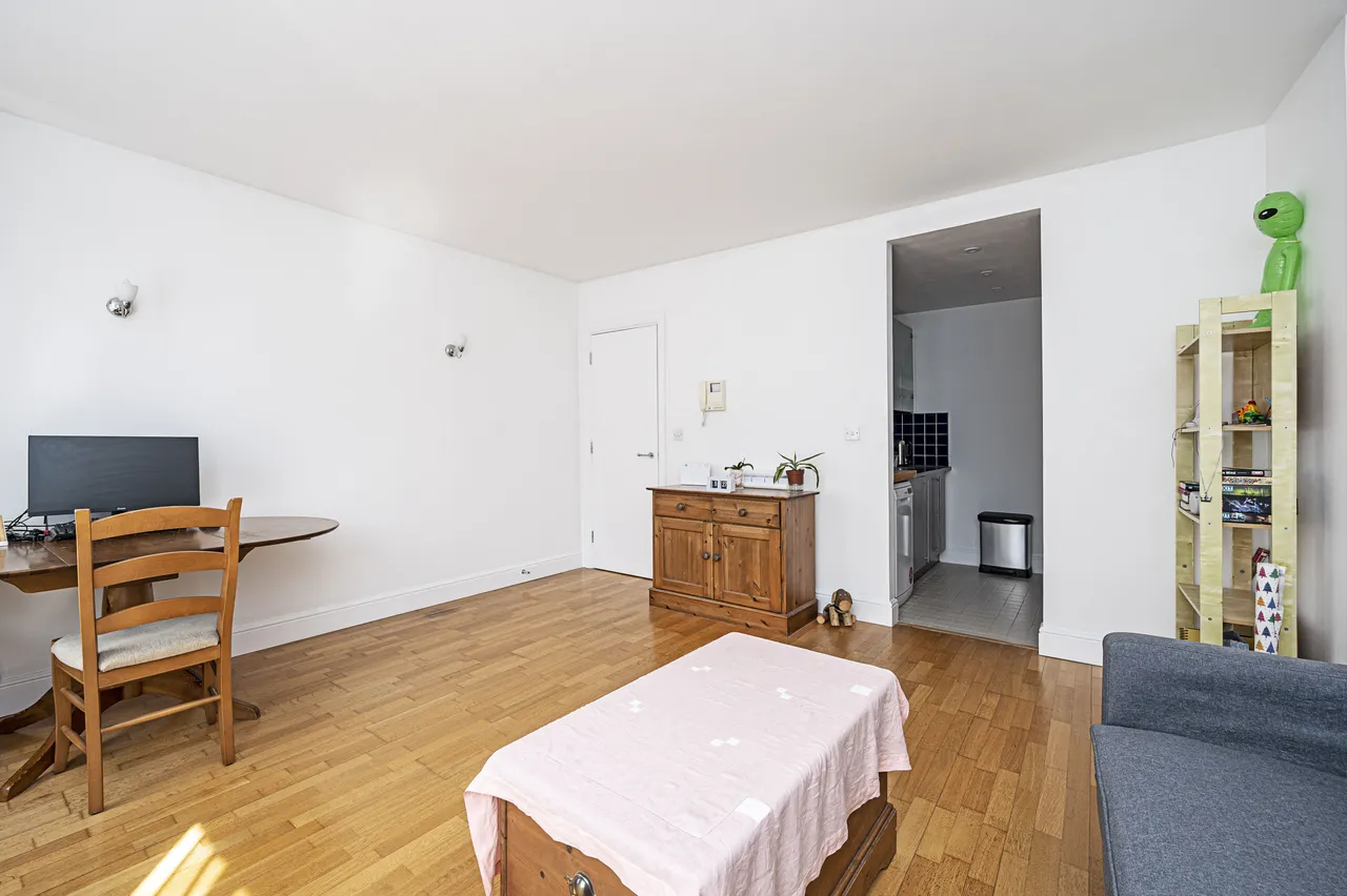 Flat 417 Cornell Building, 1 Coke Street, London, photo 6