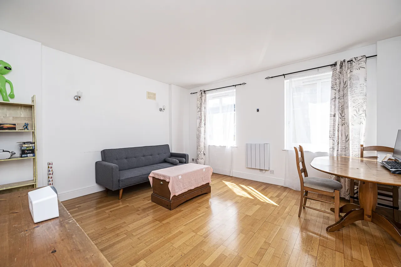 Flat 417 Cornell Building, 1 Coke Street, London, photo 2