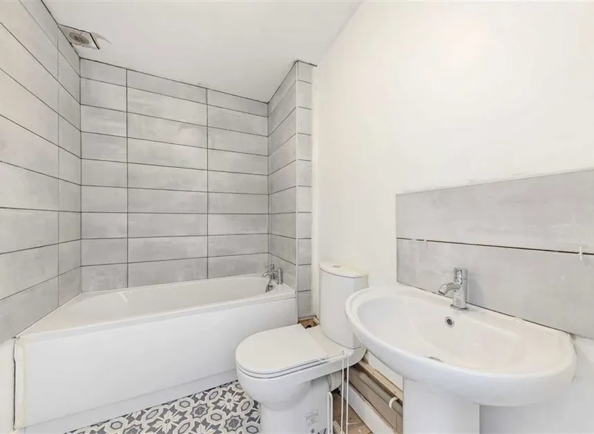 Meadow Road, South Lambeth, SW8, photo 7