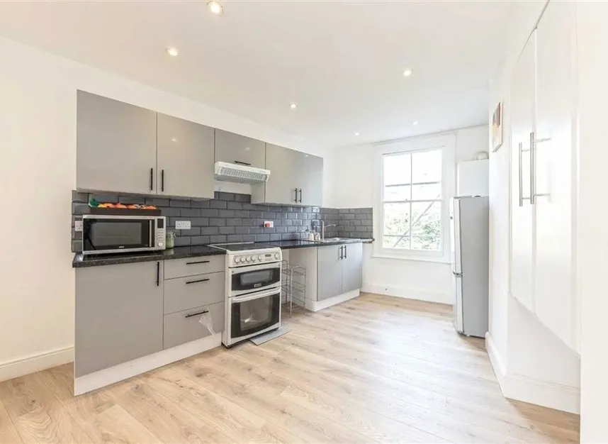 Meadow Road, South Lambeth, SW8, photo 3