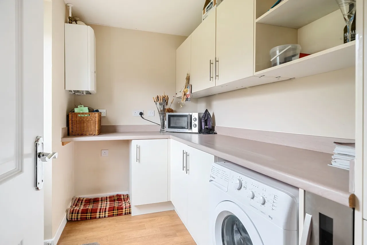 Corncockle Close, Melksham, photo 9