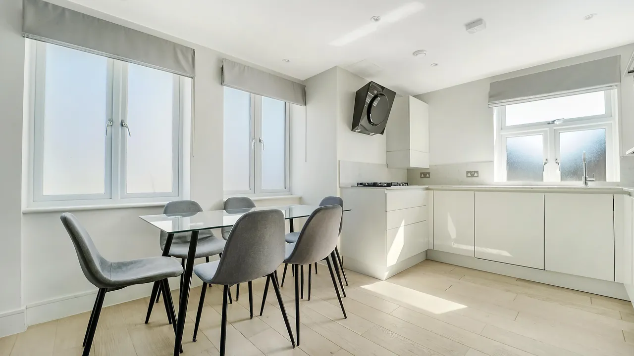 3 bed flat to rent, Ealing Green, Ealing, W5