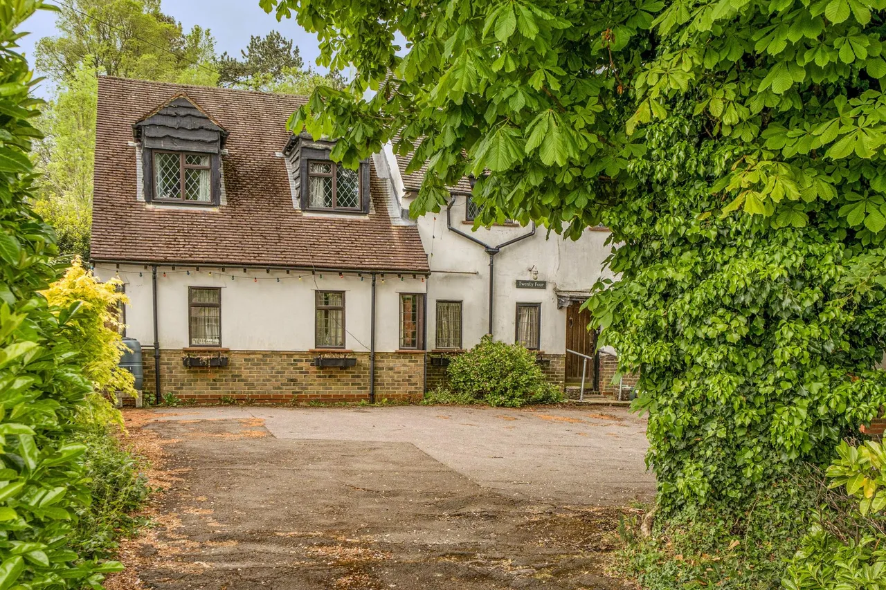 5 bed house for sale, Searchwood Road, Warlingham
