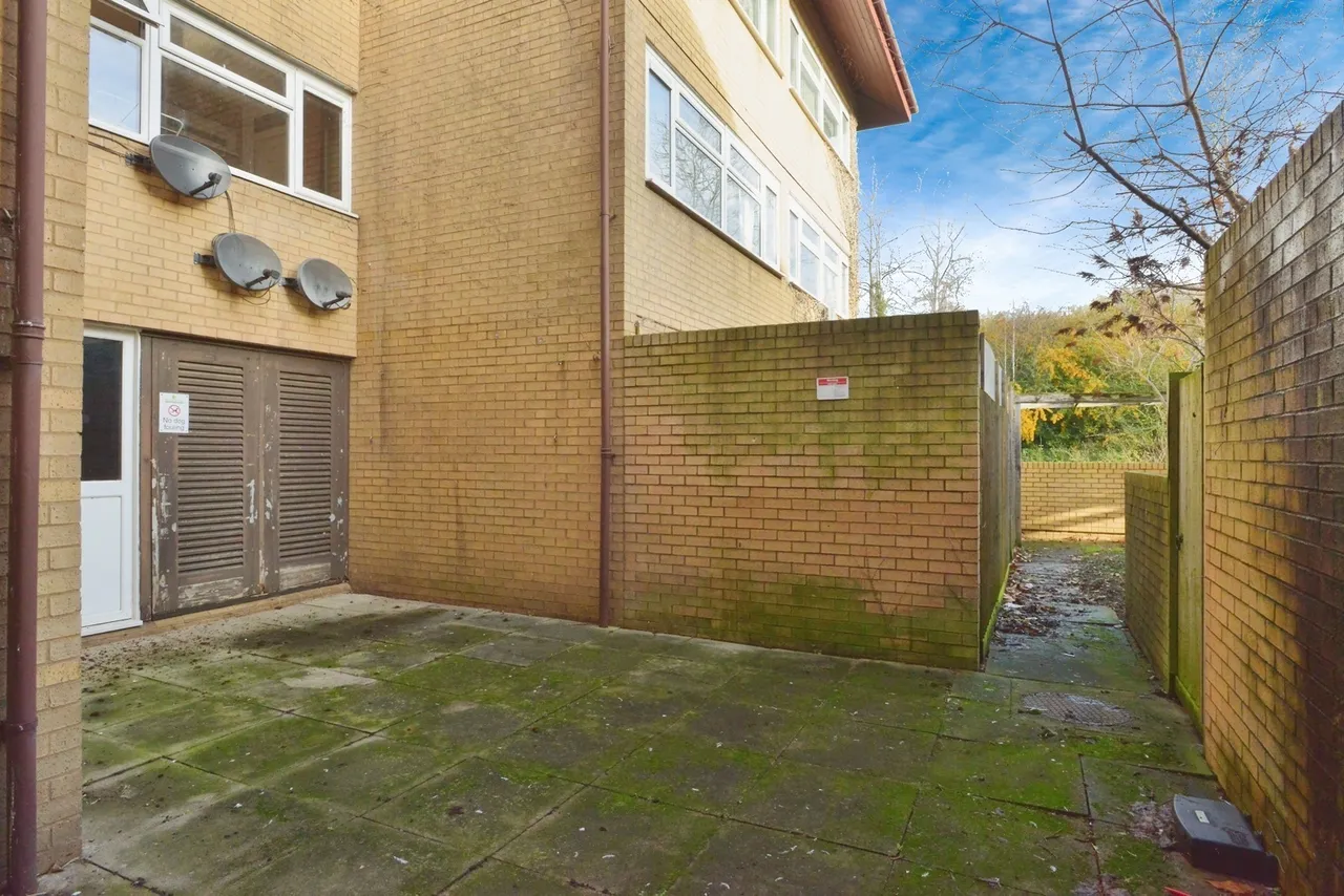 Ramsons Avenue, Conniburrow, Milton Keynes, Buckinghamshire, MK14, photo 10