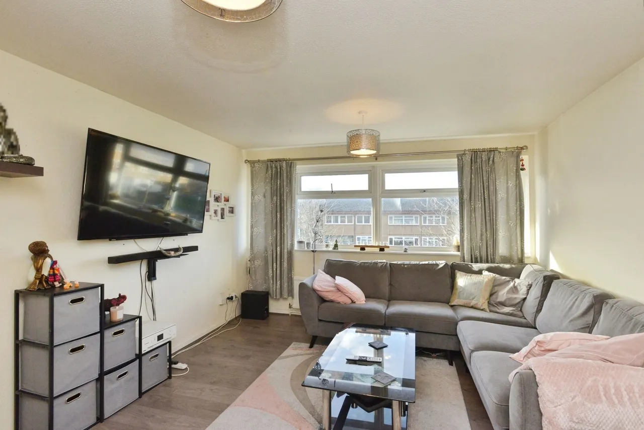 Ramsons Avenue, Conniburrow, Milton Keynes, Buckinghamshire, MK14, photo 14