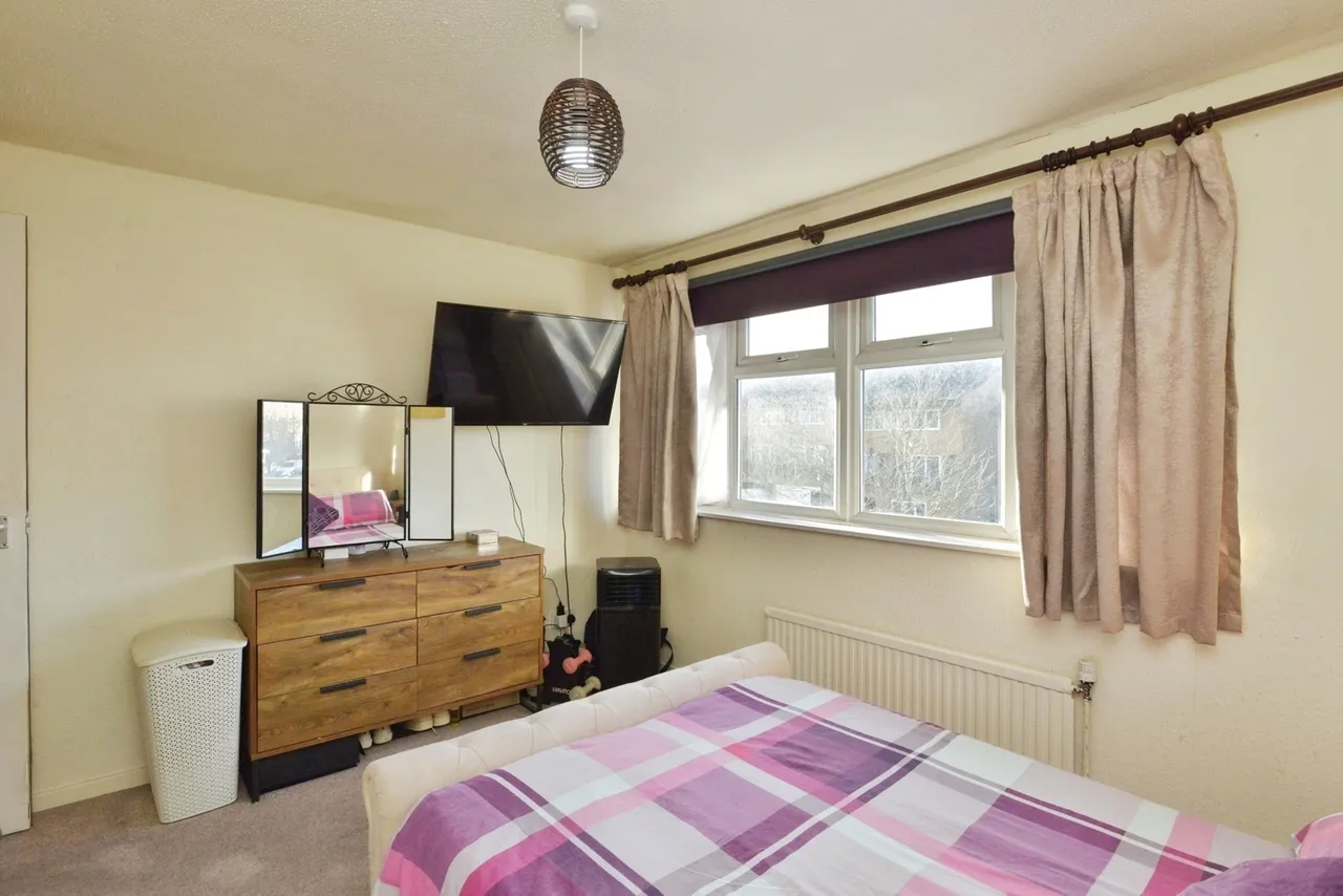 Ramsons Avenue, Conniburrow, Milton Keynes, Buckinghamshire, MK14, photo 13