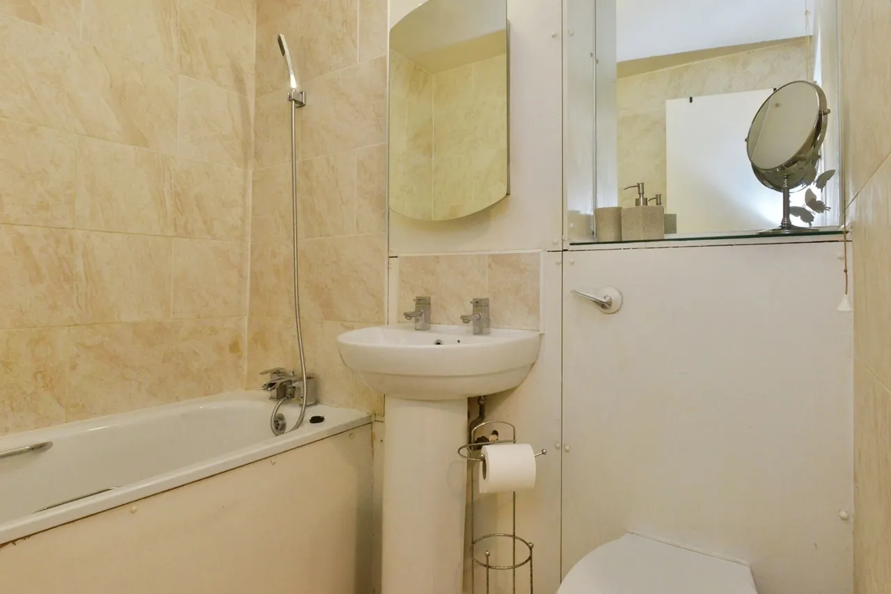 Ramsons Avenue, Conniburrow, Milton Keynes, Buckinghamshire, MK14, photo 6