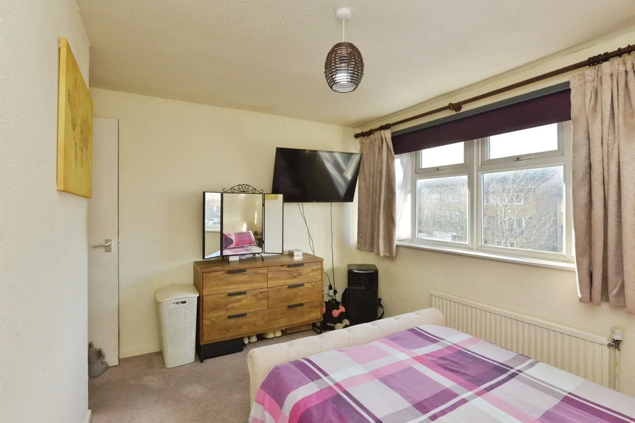 Ramsons Avenue, Conniburrow, Milton Keynes, Buckinghamshire, MK14, photo 12