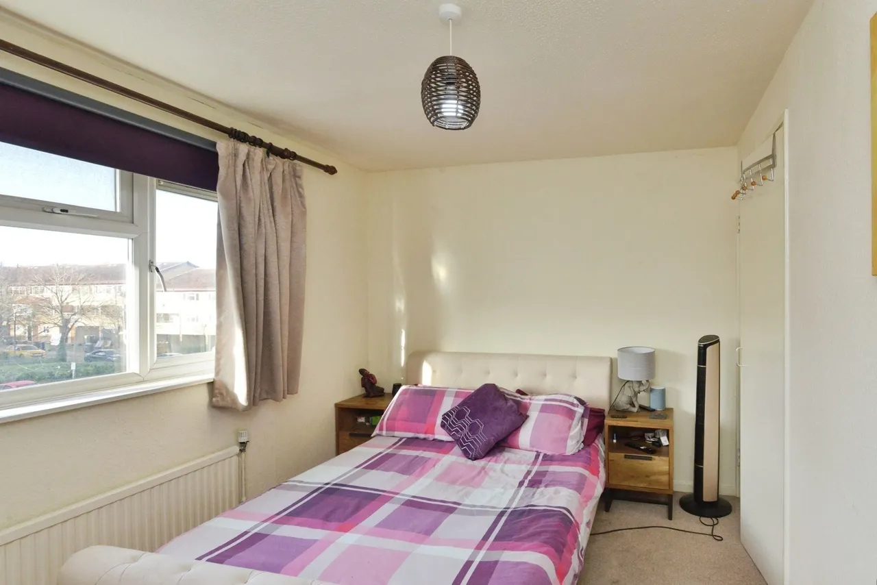 Ramsons Avenue, Conniburrow, Milton Keynes, Buckinghamshire, MK14, photo 5