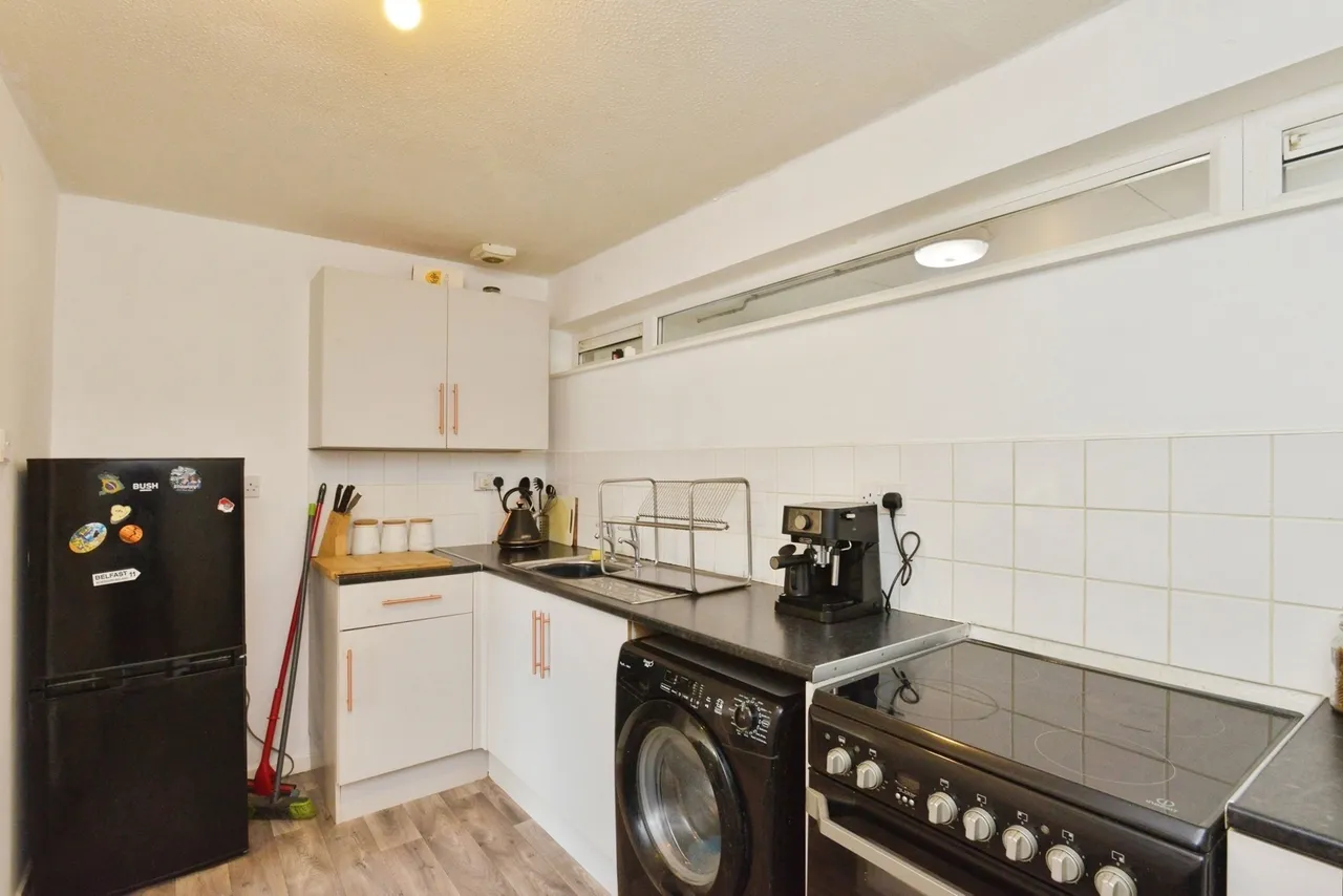 Ramsons Avenue, Conniburrow, Milton Keynes, Buckinghamshire, MK14, photo 4