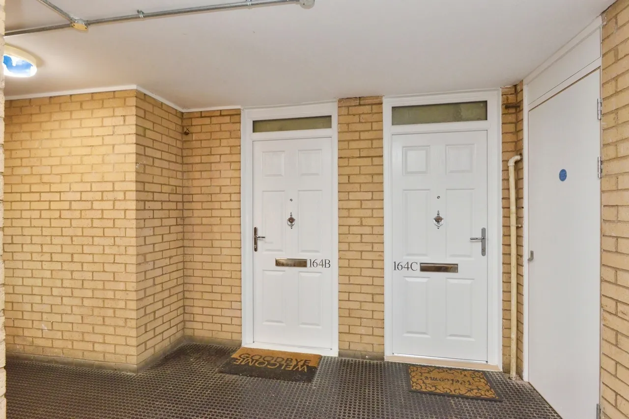 Ramsons Avenue, Conniburrow, Milton Keynes, Buckinghamshire, MK14, photo 9