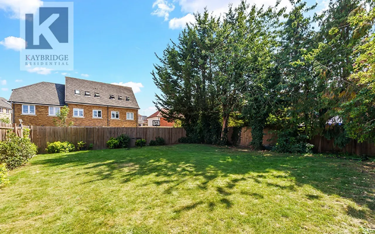 Cox Lane, Lily Court, KT19, photo 11