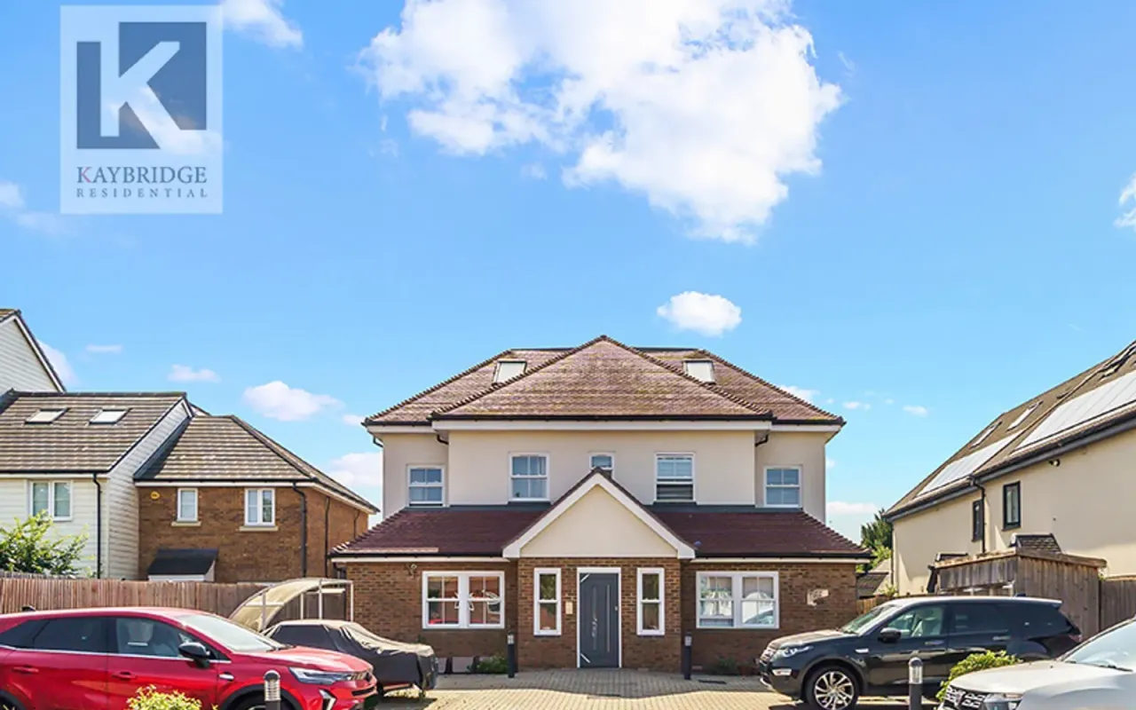1 bed flat for sale — Cox Lane, Lily Court, KT19