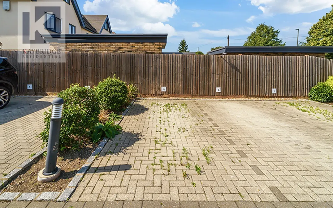 Cox Lane, Lily Court, KT19, photo 10