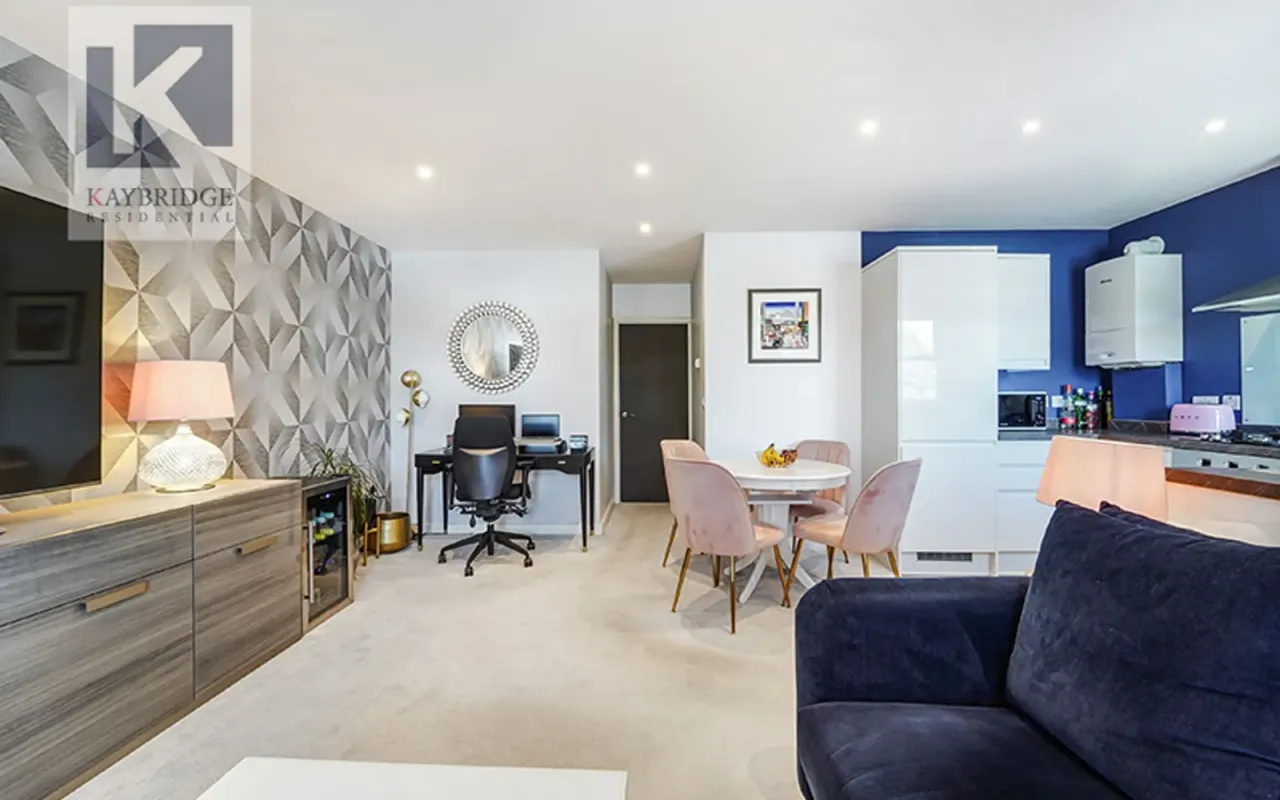 Cox Lane, Lily Court, KT19, photo 4