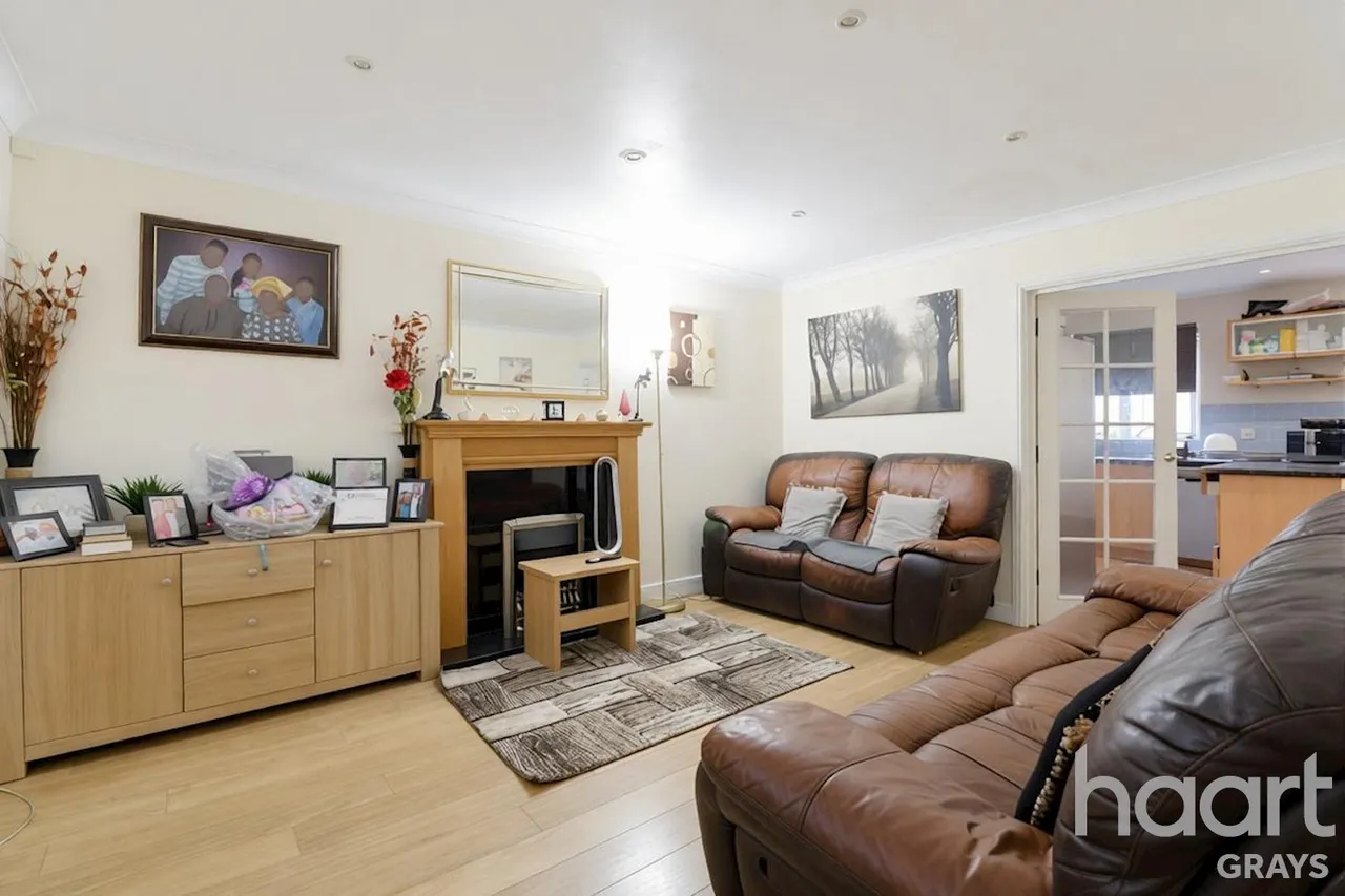 Founes Drive, Chafford Hundred, RM16, photo 4