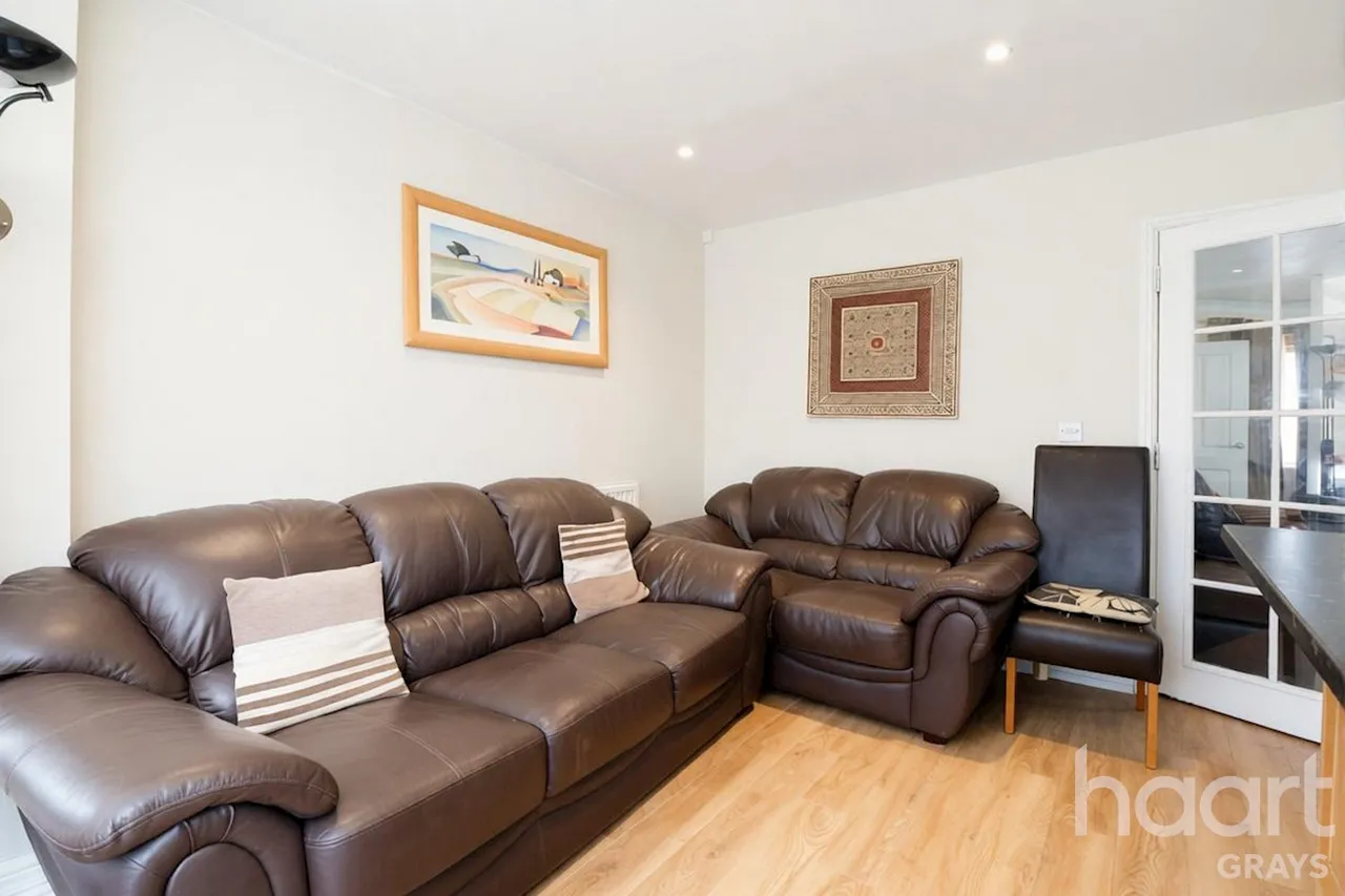 Founes Drive, Chafford Hundred, RM16, photo 5