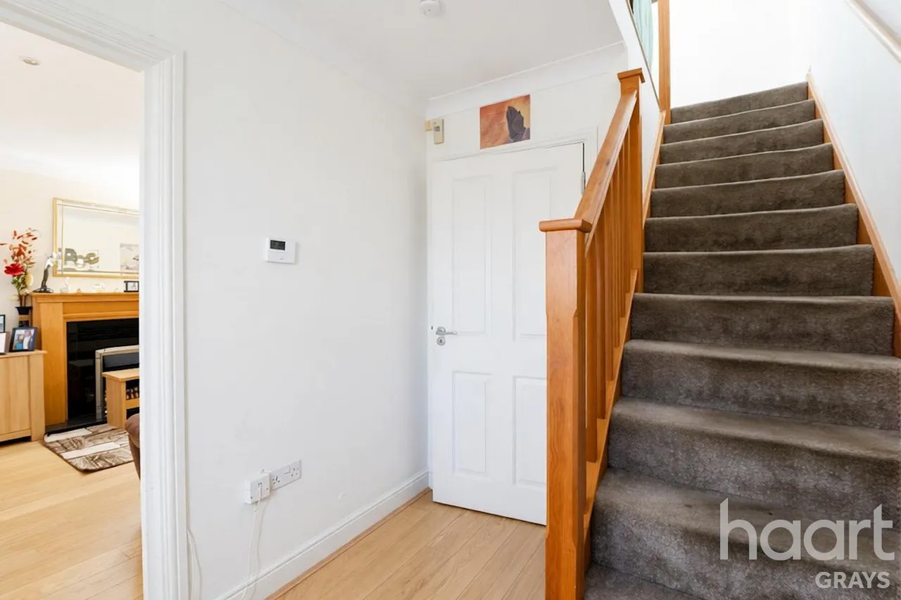 Founes Drive, Chafford Hundred, RM16, photo 18