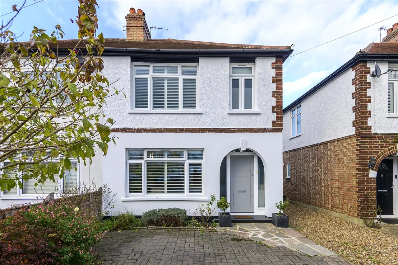3 bed house for sale — Manor Lane, Sunbury, TW16 5EB