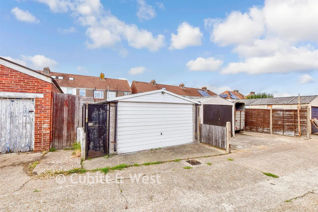 Selsey Avenue, Elson, PO12, photo 6