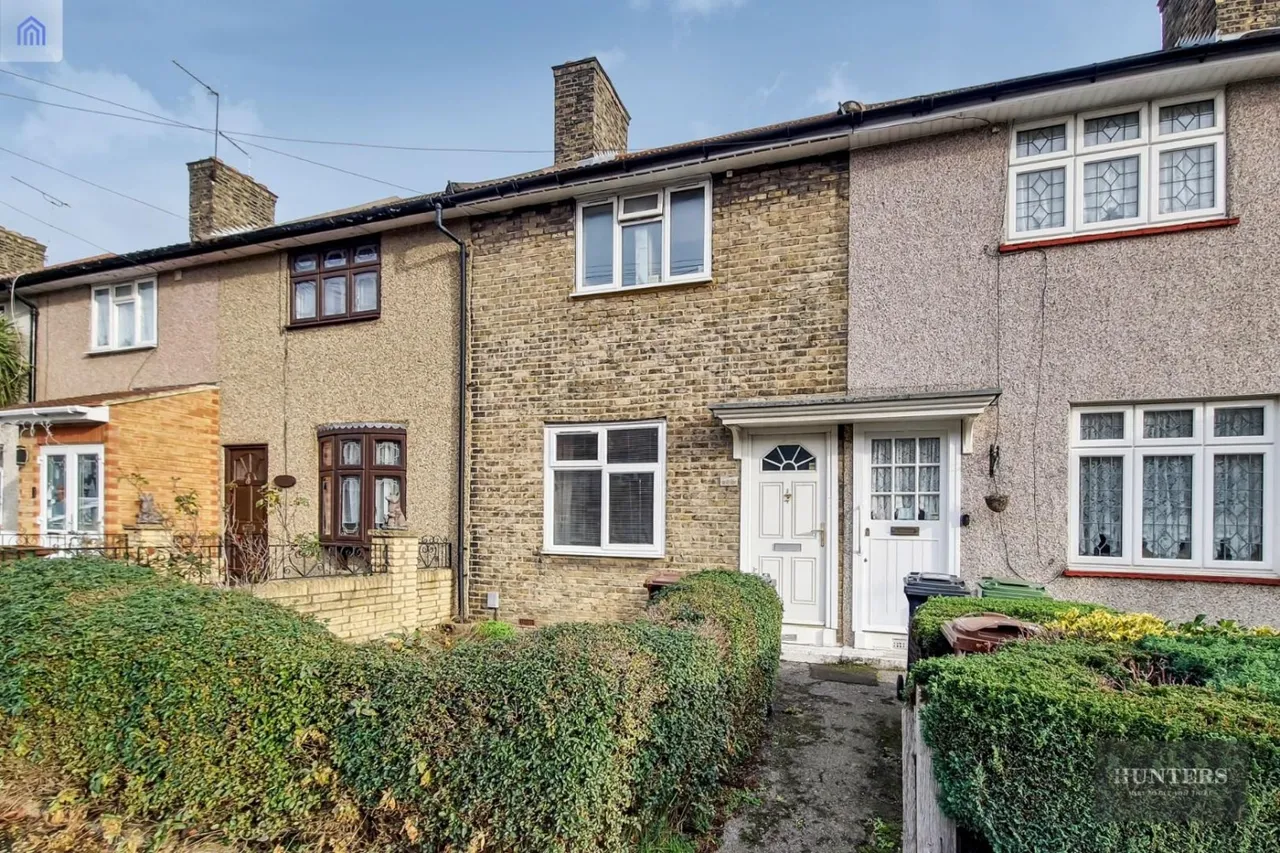 2 bed house for sale — Bonham Road, Dagenham, RM8