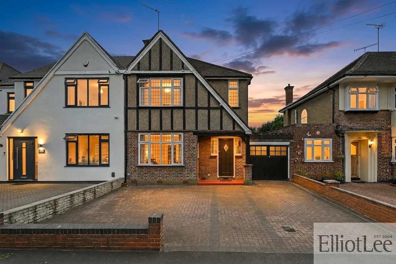 3 bed house for sale — The Ridgeway, North Harrow, HA2