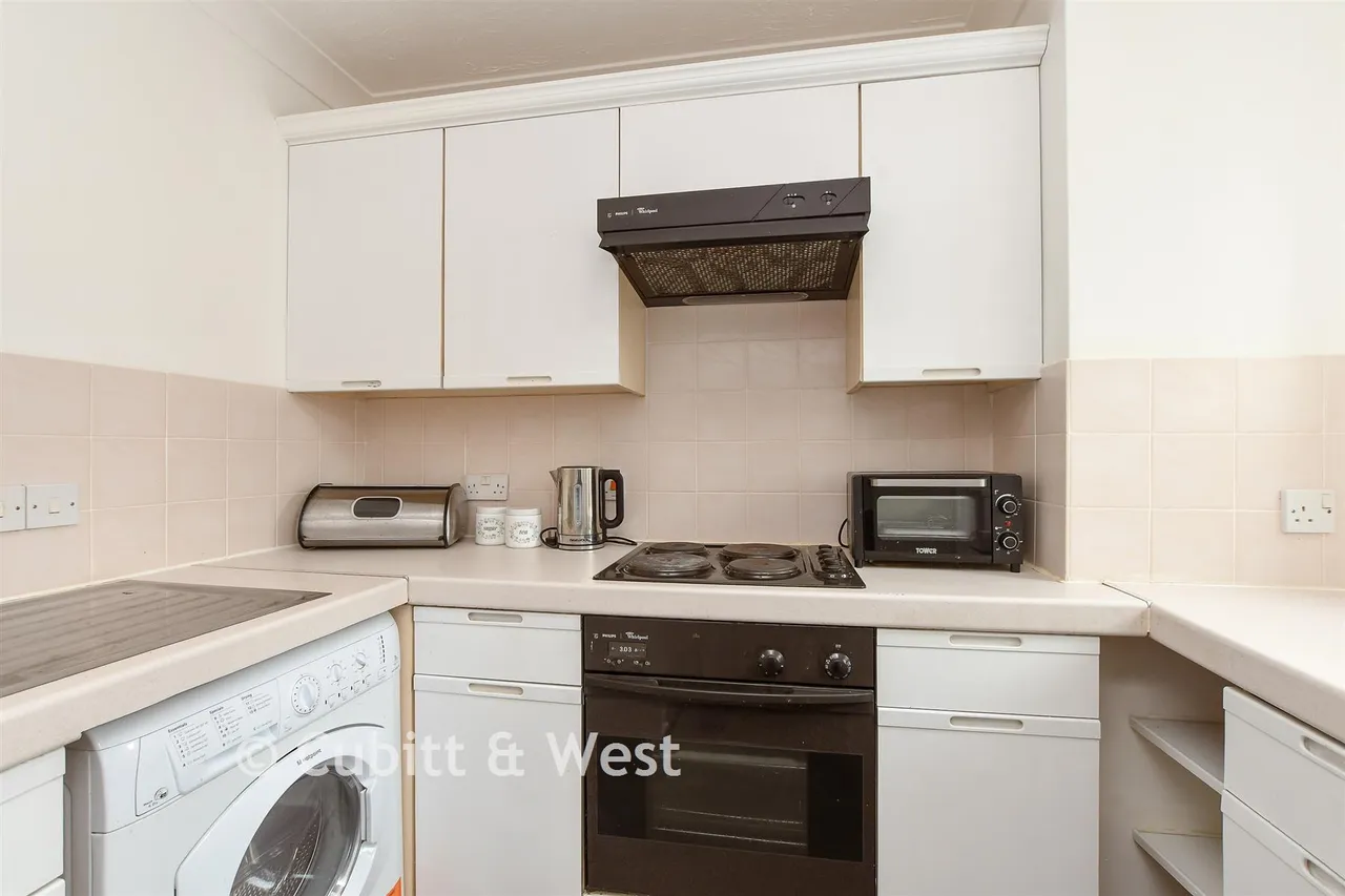 Station Road, Dorking, RH4, photo 8