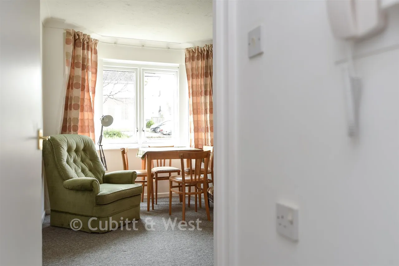 Station Road, Dorking, RH4, photo 6