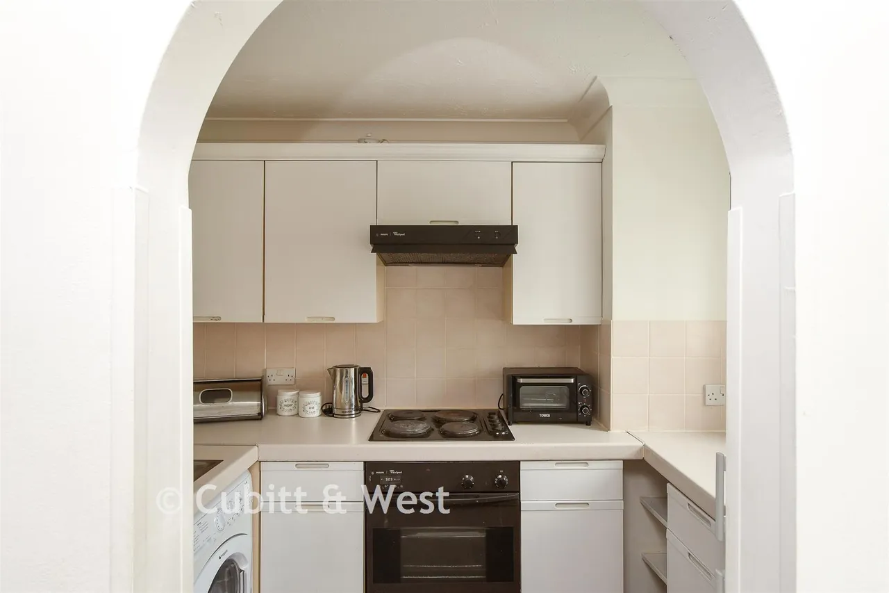 Station Road, Dorking, RH4, photo 4