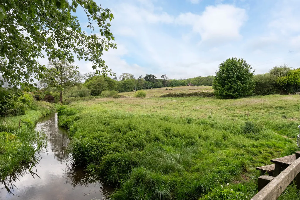 St. Johns Road, Westcott, RH4, photo 3