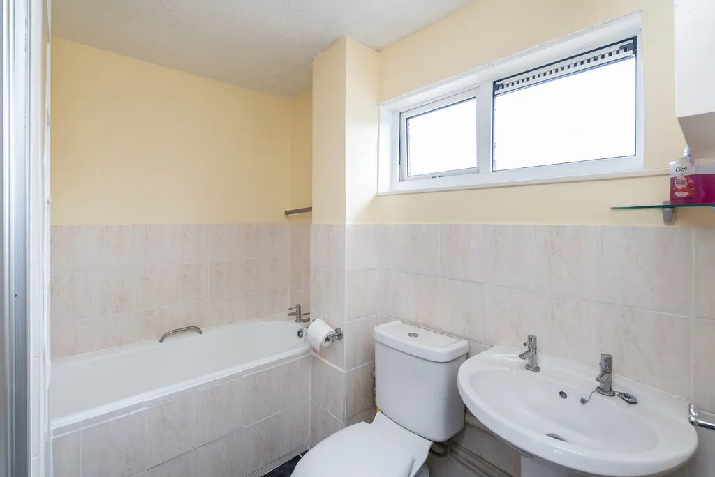 St. Johns Road, Westcott, RH4, photo 8