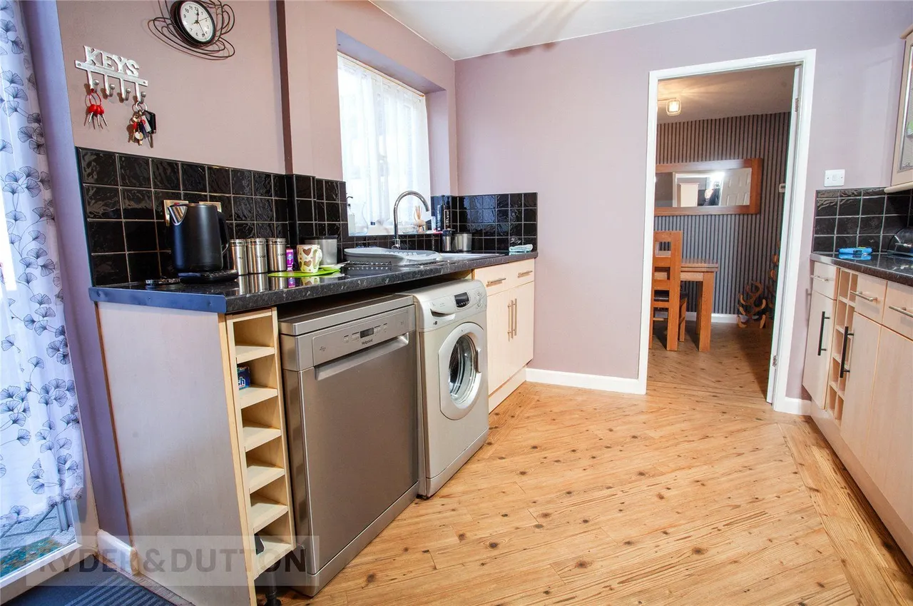 Bishop Marshall Way, Silver Birch, M24, photo 7