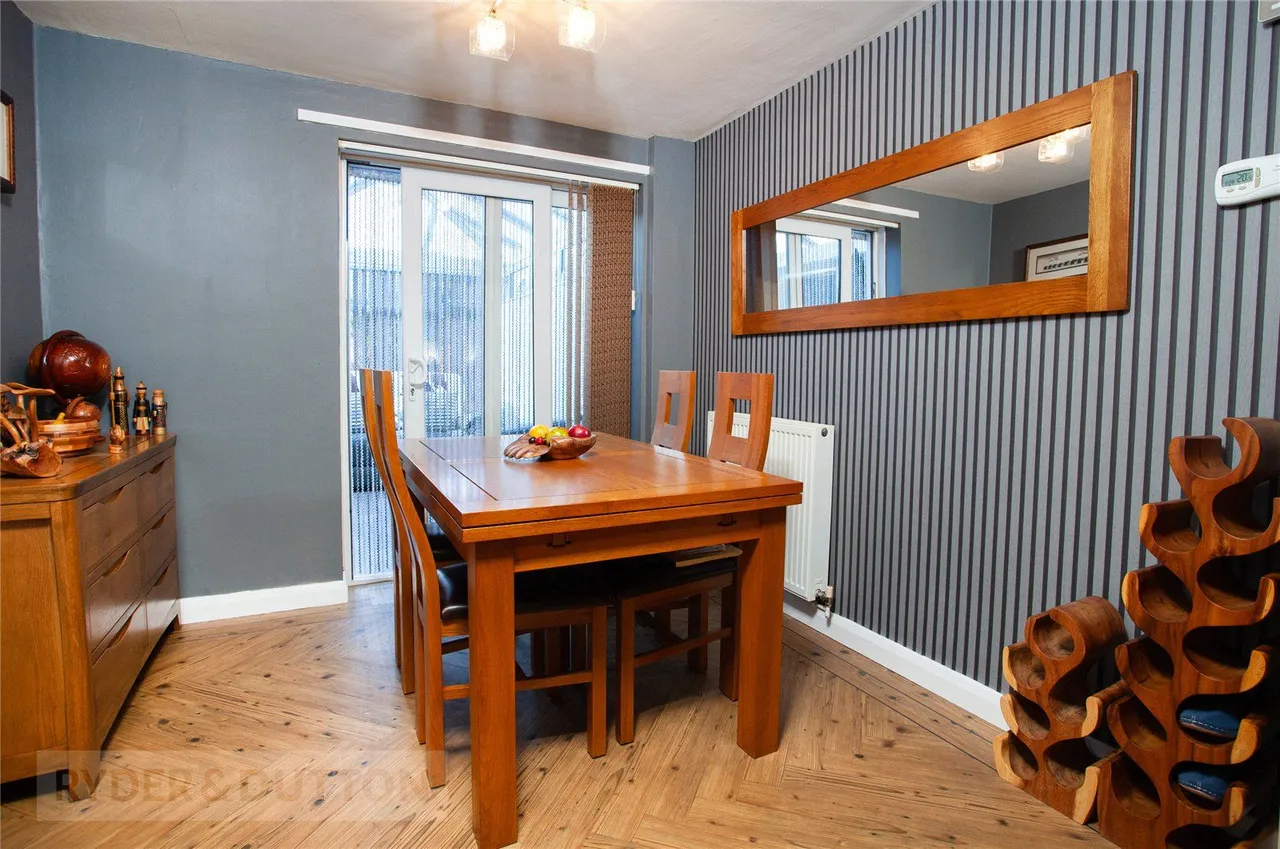 Bishop Marshall Way, Silver Birch, M24, photo 4