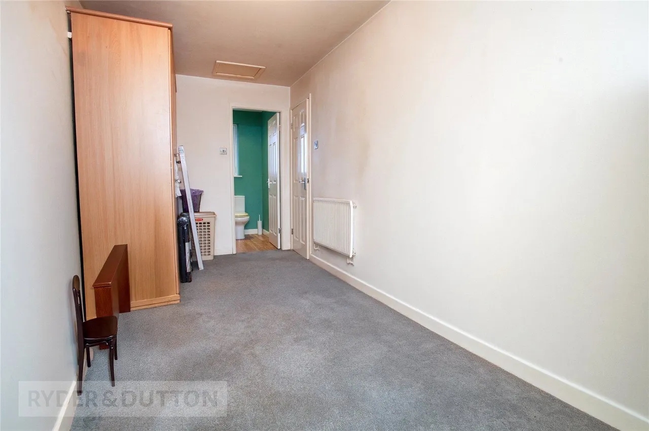 Bishop Marshall Way, Silver Birch, M24, photo 12