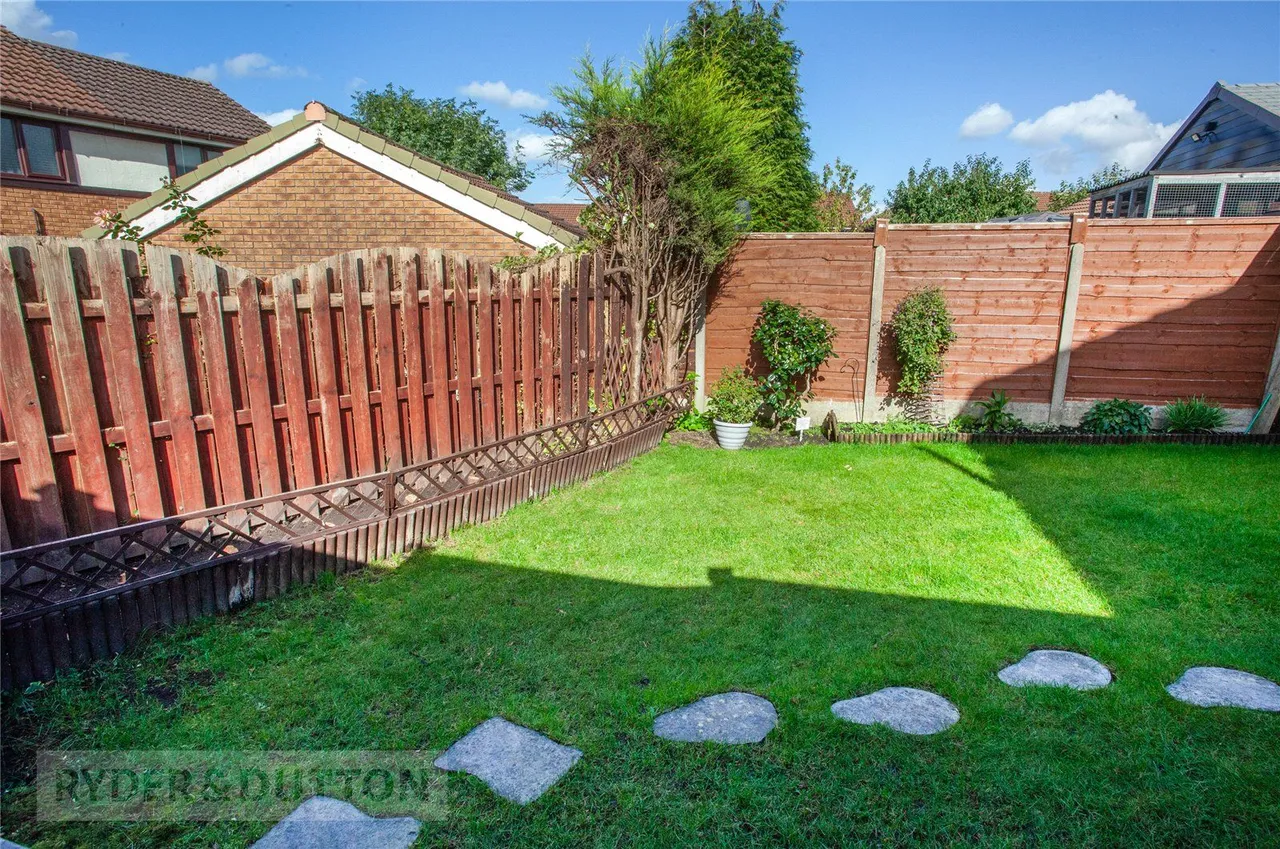 Bishop Marshall Way, Silver Birch, M24, photo 19