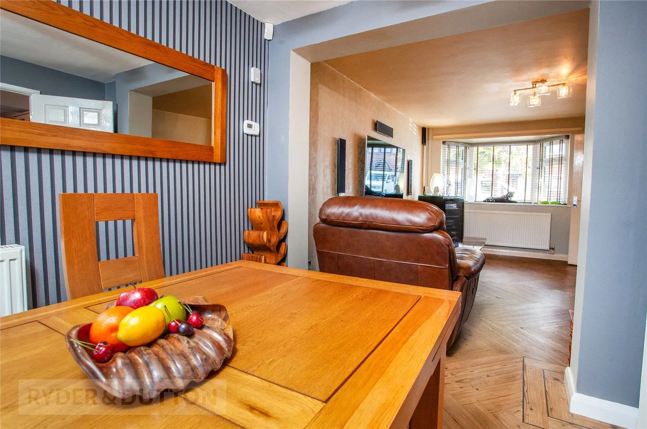 Bishop Marshall Way, Silver Birch, M24, photo 3