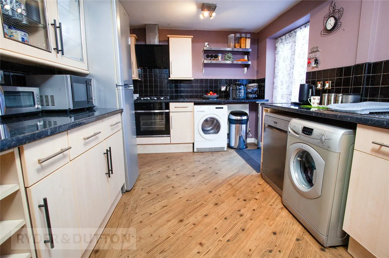 Bishop Marshall Way, Silver Birch, M24, photo 6