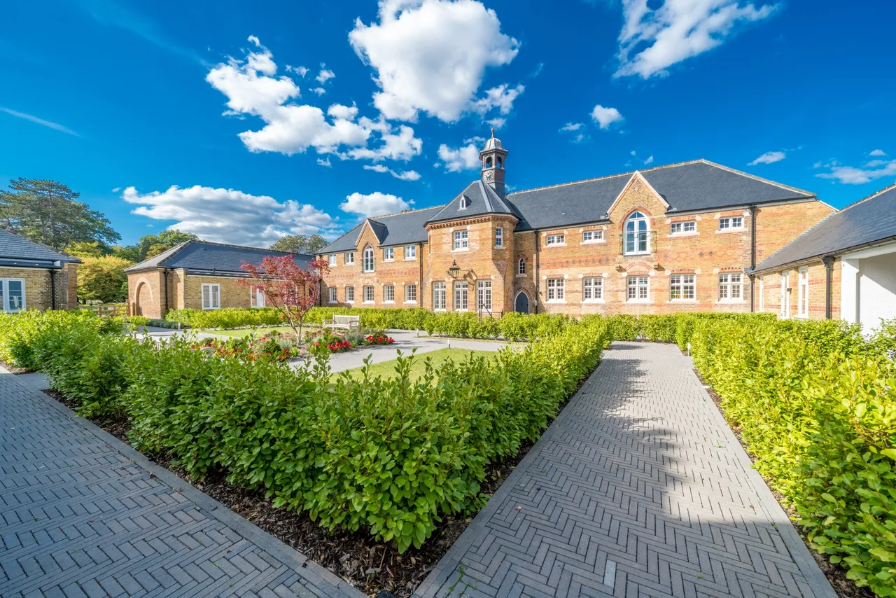 Chaplin Drive, Barnet, EN4, photo 12