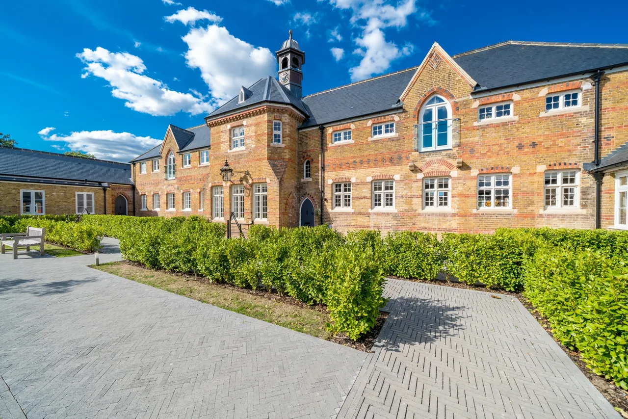 Chaplin Drive, Barnet, EN4, photo 4