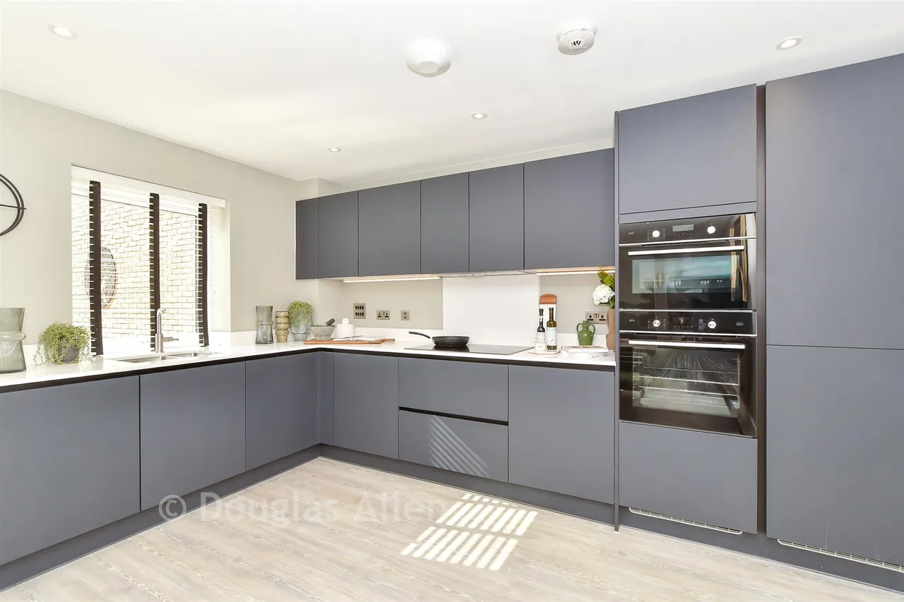 Eagle Close, Billericay, CM12, photo 5