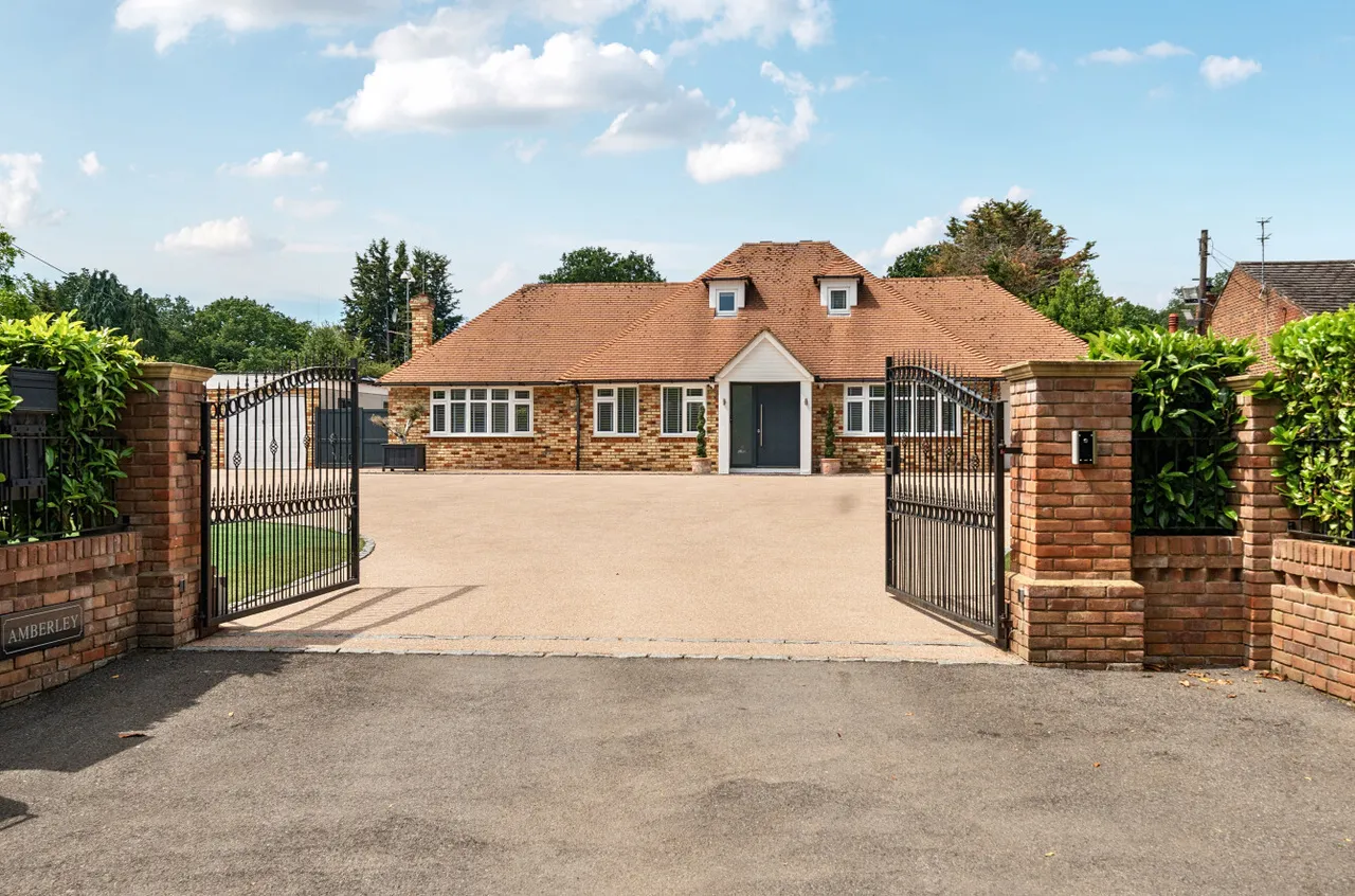 Hurst Lane, Egham, TW20, photo 37