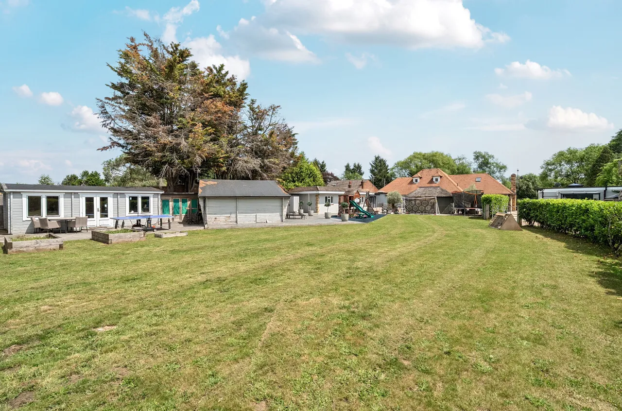 Hurst Lane, Egham, TW20, photo 27