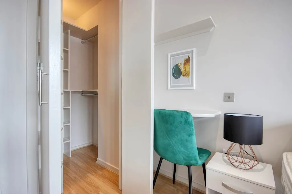 Fairmont Avenue, E14, photo 8