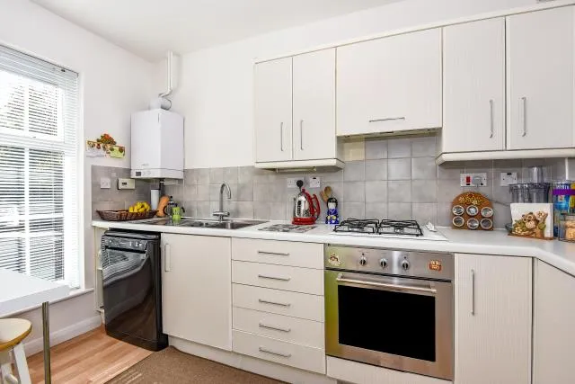 Irvine Place, Virginia Water, GU25, photo 6