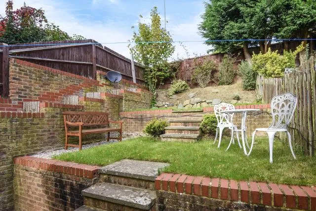 Irvine Place, Virginia Water, GU25, photo 7