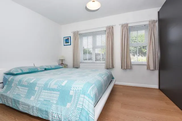Irvine Place, Virginia Water, GU25, photo 9