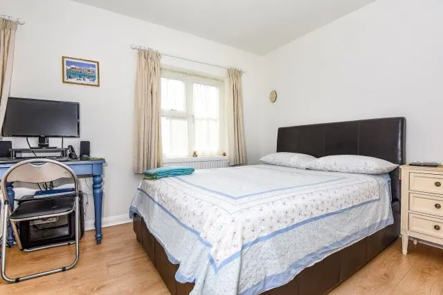 Irvine Place, Virginia Water, GU25, photo 10