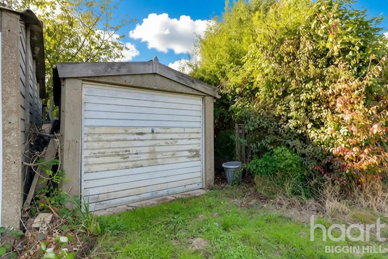 Hawthorne Avenue, Biggin Hill, TN16, photo 13
